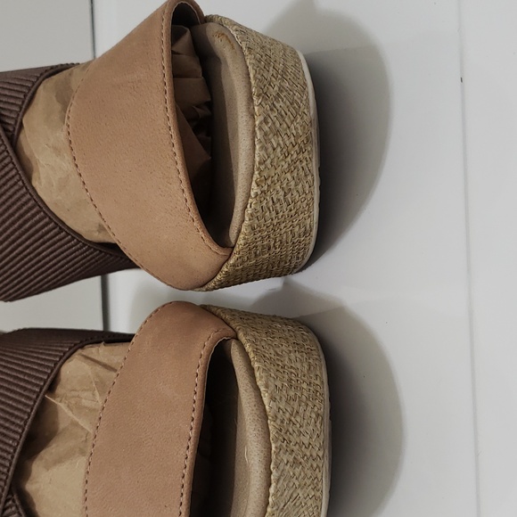 Womens Kenneth Cole Reaction Lightweight and Super Comfortable Platform Sandals - Picture 6 of 9